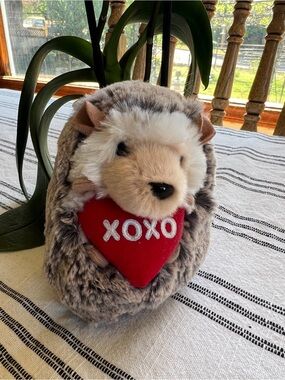 Cute Douglas Plush Hedgehog Holding Red XOXO Heart - Soft Brown & Cream